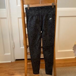 Gym shark leggings. Excellent condition!